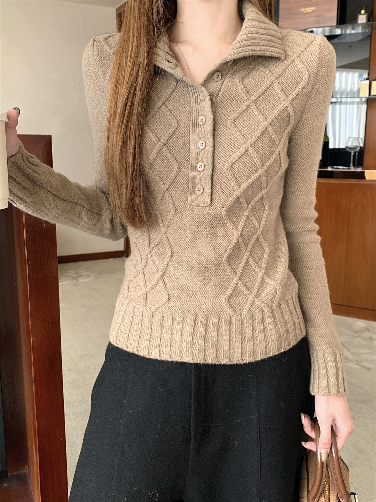 ケーブルボタンニットトップス